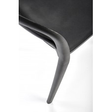 Plastmasa krēsls istabā K490